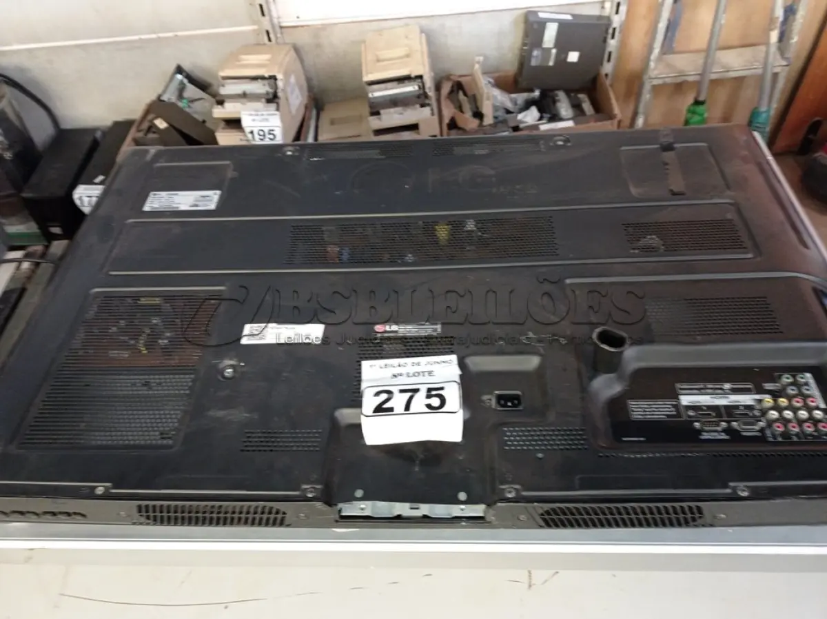 LOTE 275 - 02 TV’S, SENDO 01 PANASONIC E 01 MARCA LG RETIRADA DE PEÇAS. (NO ESTADO) ATENÇÃO! FAZER A VISITAÇÃO ANTES DE ARREMATAR, NÃO SABEMOS SE FUNCIONA. LEILÃO NÃO TEM GARANTIA E NEM DEVOLUÇÃO, SUJEITO A POSSÍVEIS AVARIAS VISÍVEIS/OCULTAS E/OU AUSÊNCIA DE COMPONENTES.