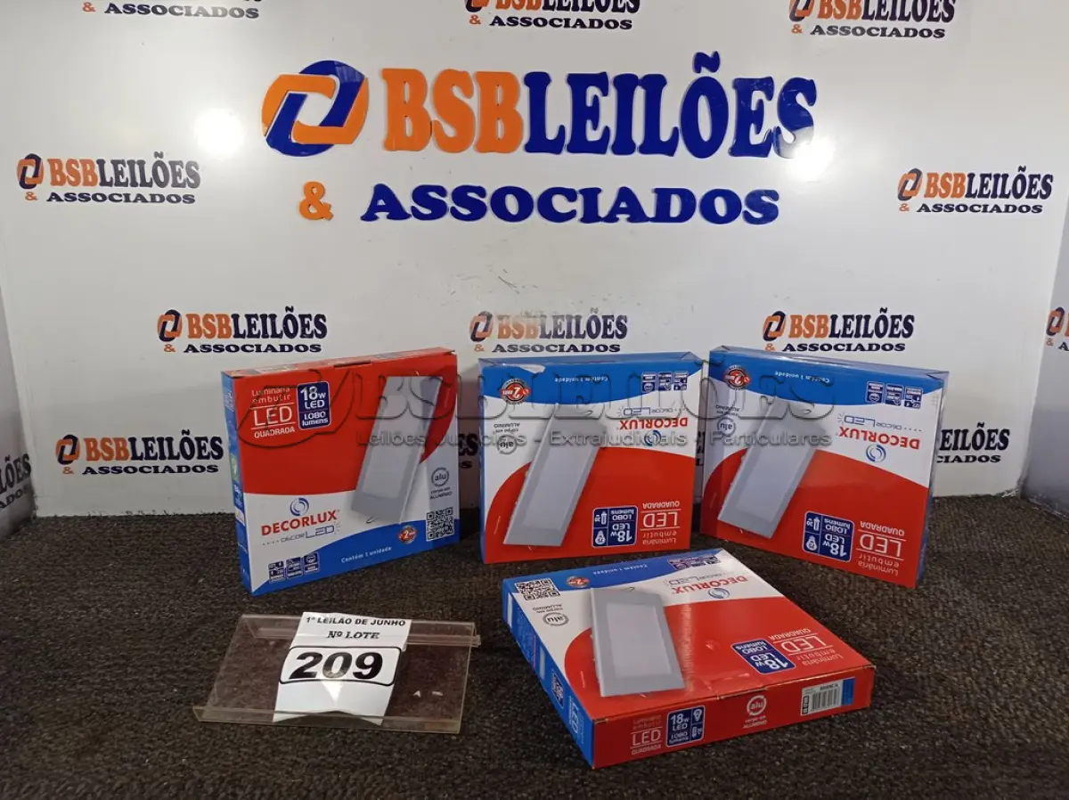 LOTE 209 - 04 LUMINÁRIAS DE LED EMBUTIR QUADRADA BIVOLT 18W 6500K DECORLUX. (NO ESTADO) ATENÇÃO! FAZER A VISITAÇÃO ANTES DE ARREMATAR, NÃO SABEMOS SE FUNCIONA. LEILÃO NÃO TEM GARANTIA E NEM DEVOLUÇÃO, SUJEITO A POSSÍVEIS AVARIAS VISÍVEIS/OCULTAS E/OU AUSÊNCIA DE COMPONENTES.