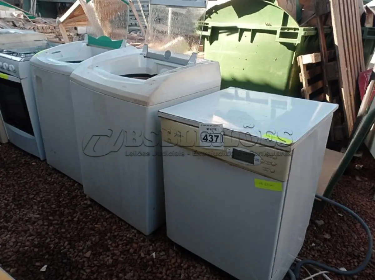 LOTE 437 - 02 MÁQUINAS DE LAVAR, SENDO 01 MARCA CONSUL E 01 BRASTEMP E 01 LAVA LOUÇAS MARCA BRASTEMP PARA RETIRADA DE PEÇAS. (NO ESTADO) ATENÇÃO! FAZER A VISITAÇÃO ANTES DE ARREMATAR, NÃO SABEMOS SE FUNCIONA. LEILÃO NÃO TEM GARANTIA E NEM DEVOLUÇÃO, SUJEITO A POSSÍVEIS AVARIAS VISÍVEIS/OCULTAS E/OU AUSÊNCIA DE COMPONENTES.