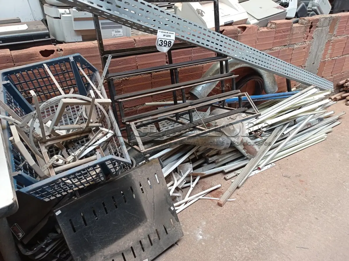 LOTE 398 - 01 LOTE DE FERRAGENS DIVERSAS. (NO ESTADO) ATENÇÃO! FAZER A VISITAÇÃO ANTES DE ARREMATAR, NÃO SABEMOS SE FUNCIONA. LEILÃO NÃO TEM GARANTIA E NEM DEVOLUÇÃO, SUJEITO A POSSÍVEIS AVARIAS VISÍVEIS/OCULTAS E/OU AUSÊNCIA DE COMPONENTES.