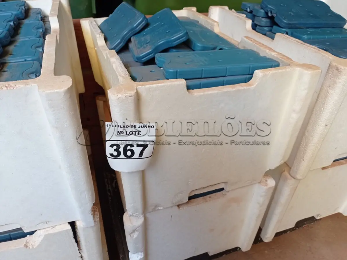 LOTE 367 - 01 LOTE COM GRANDE QUANTIDADE DE PLACAS PARA FAZER GELO RÍGIDO REUTILIZÁVEL. (NO ESTADO) ATENÇÃO! FAZER A VISITAÇÃO ANTES DE ARREMATAR, NÃO SABEMOS SE FUNCIONA. LEILÃO NÃO TEM GARANTIA E NEM DEVOLUÇÃO, SUJEITO A POSSÍVEIS AVARIAS VISÍVEIS/OCULTAS E/OU AUSÊNCIA DE COMPONENTES.