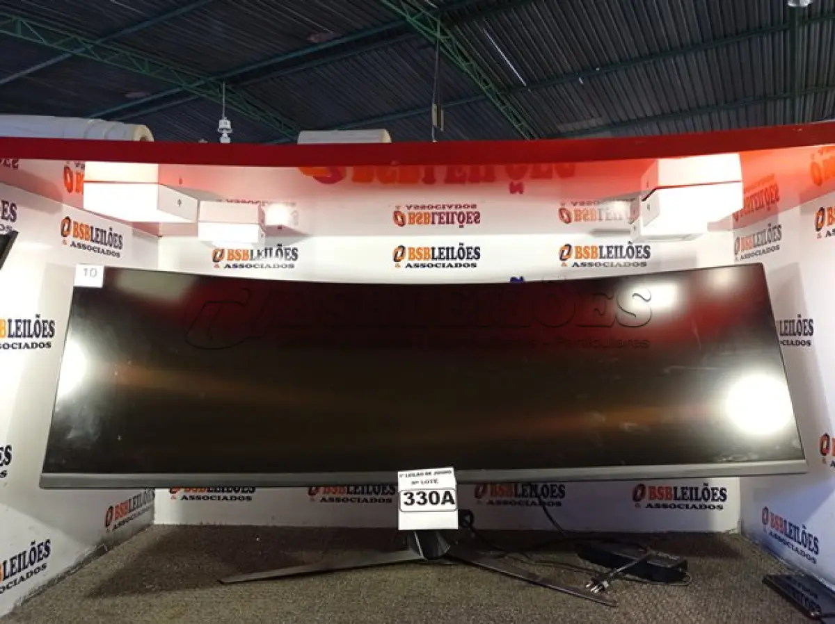 LOTE 330 - 01 MONITOR MARCA ASUS ULTRAWIDE 49’’ COM FONTE. LIGANDO, MAS COM AVARIAS NA TELA. (NO ESTADO) ATENÇÃO! FAZER A VISITAÇÃO ANTES DE ARREMATAR, NÃO SABEMOS SE FUNCIONA. LEILÃO NÃO TEM GARANTIA E NEM DEVOLUÇÃO, SUJEITO A POSSÍVEIS AVARIAS VISÍVEIS/OCULTAS E/OU AUSÊNCIA DE COMPONENTES.