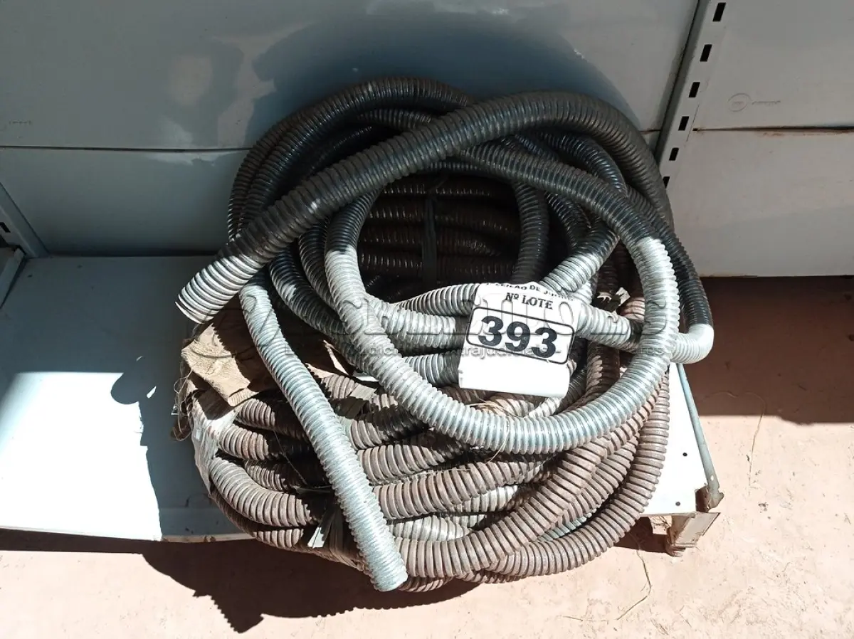 LOTE 393 - 01 ROLO DE MANGUEIRA CORRUGADA EM AÇO. (NO ESTADO) ATENÇÃO! FAZER A VISITAÇÃO ANTES DE ARREMATAR, NÃO SABEMOS SE FUNCIONA. LEILÃO NÃO TEM GARANTIA E NEM DEVOLUÇÃO, SUJEITO A POSSÍVEIS AVARIAS VISÍVEIS/OCULTAS E/OU AUSÊNCIA DE COMPONENTES.