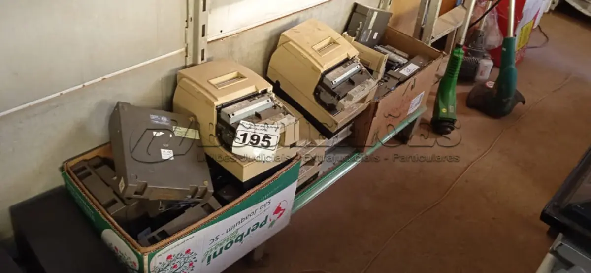LOTE 195 - 01 LOTE COM PEÇAS DE IMPRESSORAS DE CUPOM E MATERIAIS DIVERSOS. (NO ESTADO) ATENÇÃO! FAZER A VISITAÇÃO ANTES DE ARREMATAR, NÃO SABEMOS SE FUNCIONA. LEILÃO NÃO TEM GARANTIA E NEM DEVOLUÇÃO, SUJEITO A POSSÍVEIS AVARIAS VISÍVEIS/OCULTAS E/OU AUSÊNCIA DE COMPONENTES.