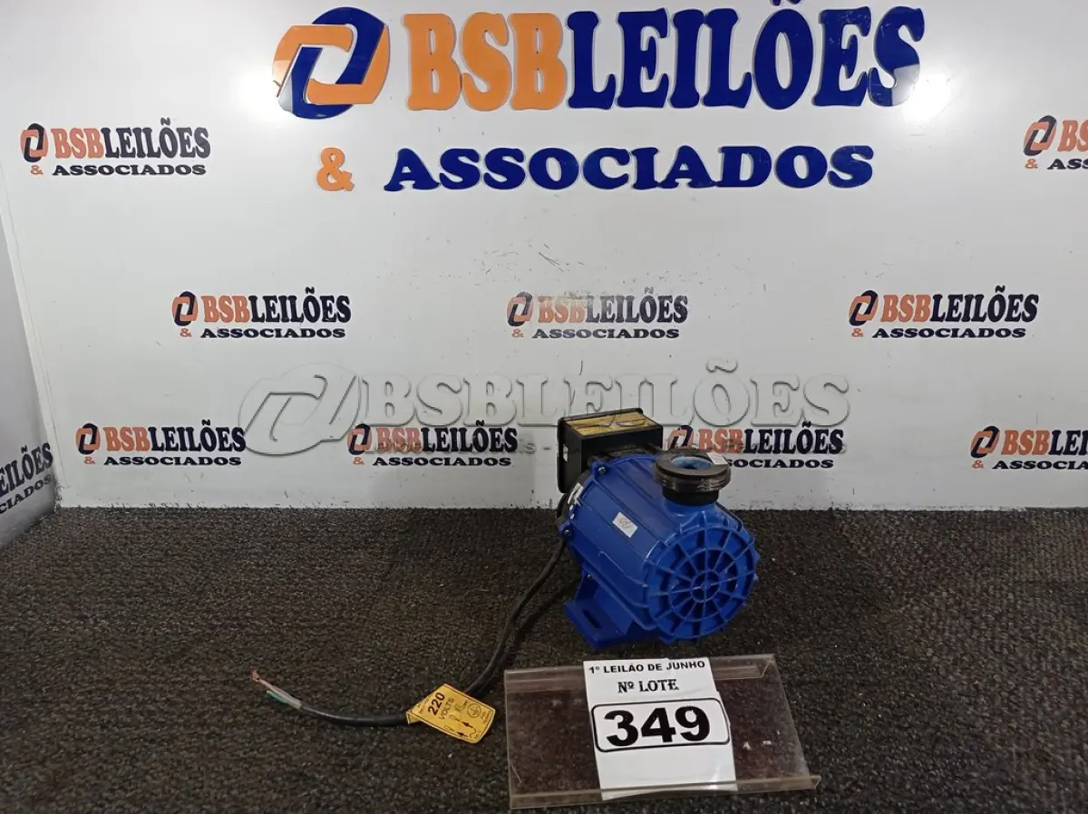 LOTE 349 - 01 BOMBA D’ÁGUA 220V COM AVARIAS. (NO ESTADO) ATENÇÃO! FAZER A VISITAÇÃO ANTES DE ARREMATAR, NÃO SABEMOS SE FUNCIONA. LEILÃO NÃO TEM GARANTIA E NEM DEVOLUÇÃO, SUJEITO A POSSÍVEIS AVARIAS VISÍVEIS/OCULTAS E/OU AUSÊNCIA DE COMPONENTES.