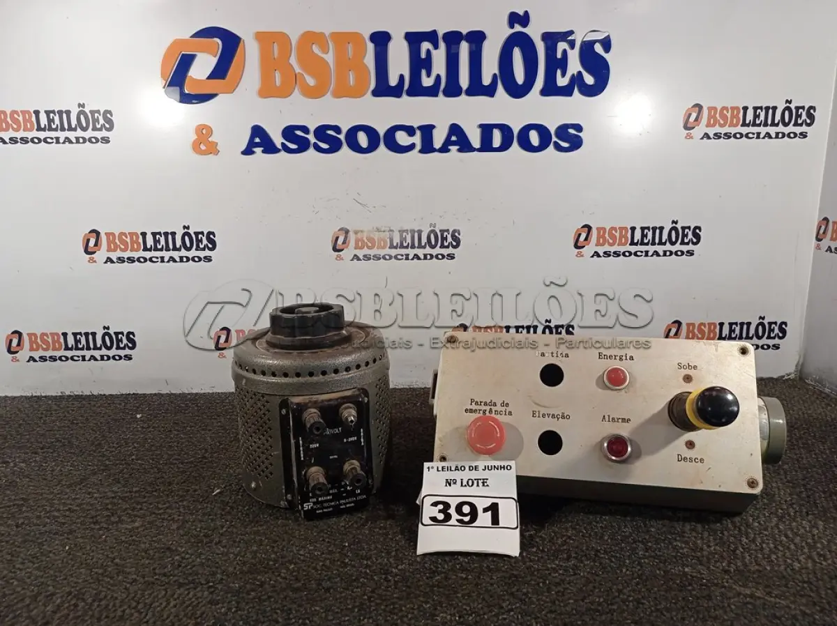 LOTE 391 - 01 TRANSFORMADOR E VARIADOR DE VOLTAGEM E 01 QUADRO ELÉTRICO DE COMANDO. (NO ESTADO) ATENÇÃO! FAZER A VISITAÇÃO ANTES DE ARREMATAR, NÃO SABEMOS SE FUNCIONA. LEILÃO NÃO TEM GARANTIA E NEM DEVOLUÇÃO, SUJEITO A POSSÍVEIS AVARIAS VISÍVEIS/OCULTAS E/OU AUSÊNCIA DE COMPONENTES.
