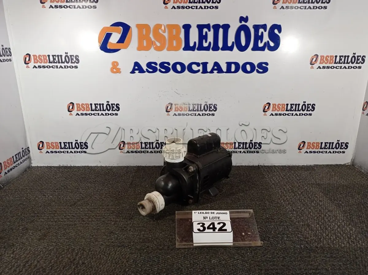 LOTE 342 - 01 MOTOR DE INDUÇÃO MONOFÁSICO DE GAIOLA 220V COM AVARIAS. (NO ESTADO) ATENÇÃO! FAZER A VISITAÇÃO ANTES DE ARREMATAR, NÃO SABEMOS SE FUNCIONA. LEILÃO NÃO TEM GARANTIA E NEM DEVOLUÇÃO, SUJEITO A POSSÍVEIS AVARIAS VISÍVEIS/OCULTAS E/OU AUSÊNCIA DE COMPONENTES.