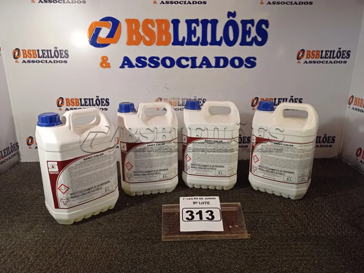 LOTE 313 - 04 GALÕES DE DESINFETANTE PARA INDÚSTRIA ALIMENTÍCIA E AFINS, EXCLUSIVAMENTE PARA USO PROFISSIONAL. CADA GALÃO CONTÉM 5 LITROS. (NO ESTADO) ATENÇÃO! FAZER A VISITAÇÃO ANTES DE ARREMATAR, NÃO SABEMOS SE FUNCIONA. LEILÃO NÃO TEM GARANTIA E NEM DEVOLUÇÃO, SUJEITO A POSSÍVEIS AVARIAS VISÍVEIS/OCULTAS E/OU AUSÊNCIA DE COMPONENTES.
