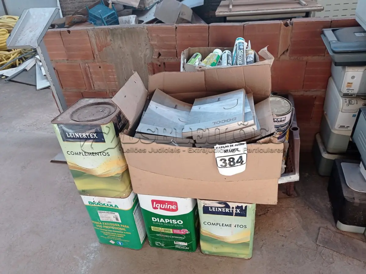LOTE 384 - 01 LOTE COM GRANDE QUANTIDADE DE SELANTES DIVERSOS, 03 LATAS DE TINTAS INCOMPLETAS E 01 LATA DE ADESIVO COLOMBRÁS.  (NO ESTADO) ATENÇÃO! FAZER A VISITAÇÃO ANTES DE ARREMATAR, NÃO SABEMOS SE FUNCIONA. LEILÃO NÃO TEM GARANTIA E NEM DEVOLUÇÃO, SUJEITO A POSSÍVEIS AVARIAS VISÍVEIS/OCULTAS E/OU AUSÊNCIA DE COMPONENTES.