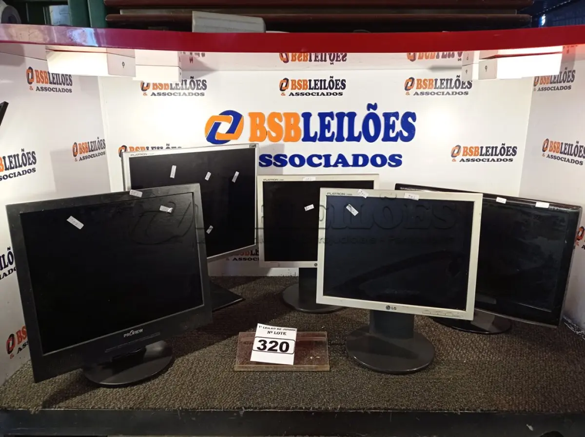 LOTE 320 - 05 MONITORES LCD MARCAS E MODELOS DIVERSOS COM AVARIAS. (NO ESTADO) ATENÇÃO! FAZER A VISITAÇÃO ANTES DE ARREMATAR, NÃO SABEMOS SE FUNCIONA. LEILÃO NÃO TEM GARANTIA E NEM DEVOLUÇÃO, SUJEITO A POSSÍVEIS AVARIAS VISÍVEIS/OCULTAS E/OU AUSÊNCIA DE COMPONENTES.