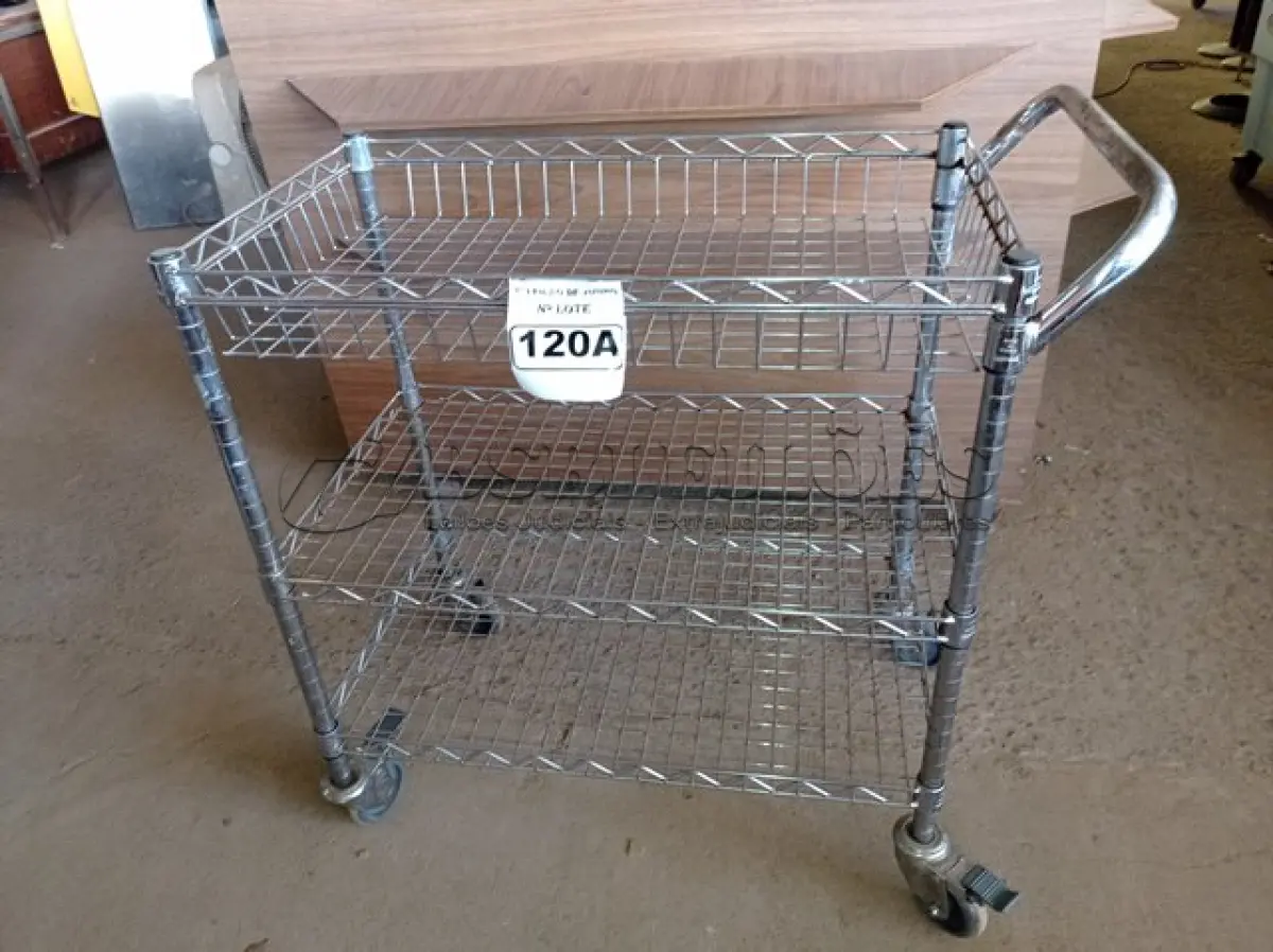 LOTE 120 - 01 CARRINHO PARA COPA COM 03 BANDEJAS E RODINHAS. (NO ESTADO) ATENÇÃO! FAZER A VISITAÇÃO ANTES DE ARREMATAR, NÃO SABEMOS SE FUNCIONA. LEILÃO NÃO TEM GARANTIA E NEM DEVOLUÇÃO, SUJEITO A POSSÍVEIS AVARIAS VISÍVEIS/OCULTAS E/OU AUSÊNCIA DE COMPONENTES.