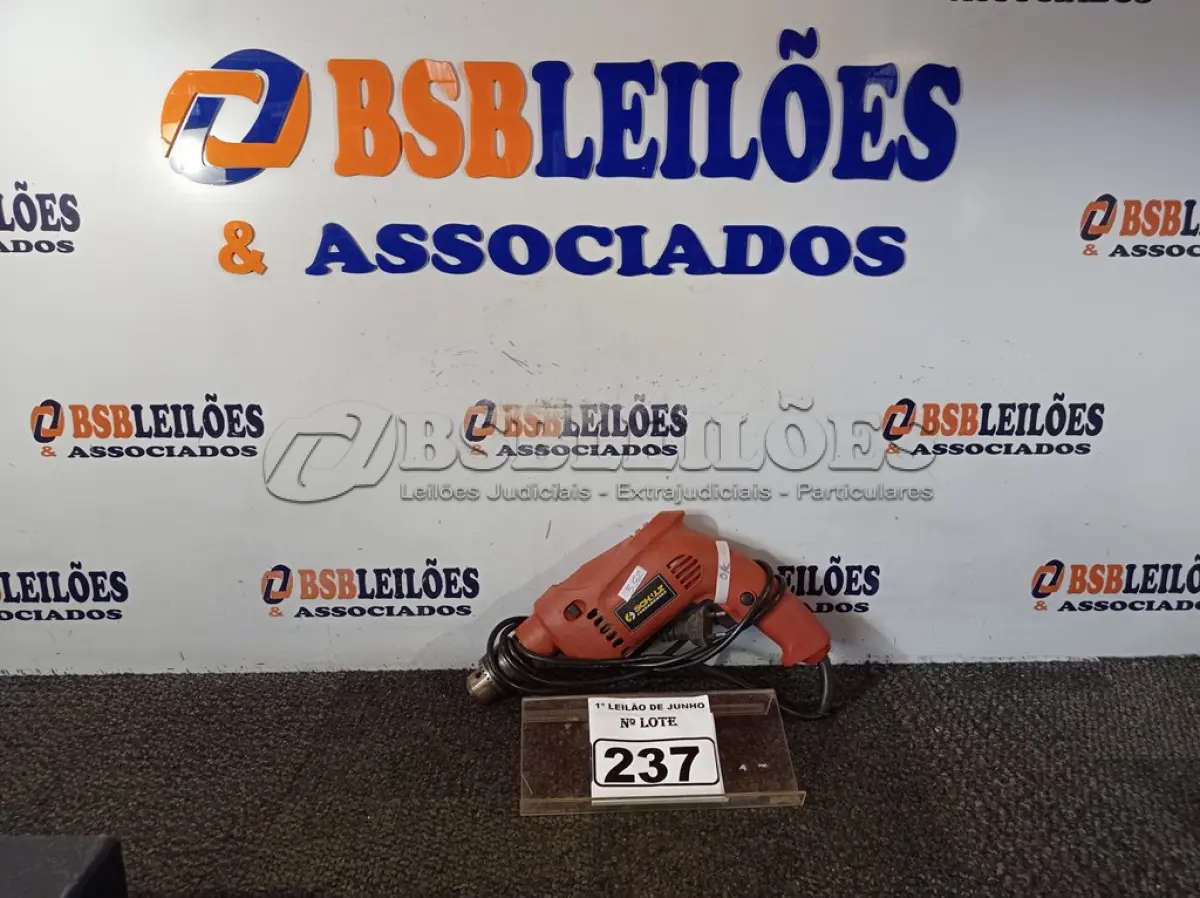 LOTE 237 - 01 PARAFUSADEIRA/FURADEIRA MARCA SCHUZ 220V. (NO ESTADO) ATENÇÃO! FAZER A VISITAÇÃO ANTES DE ARREMATAR, NÃO SABEMOS SE FUNCIONA. LEILÃO NÃO TEM GARANTIA E NEM DEVOLUÇÃO, SUJEITO A POSSÍVEIS AVARIAS VISÍVEIS/OCULTAS E/OU AUSÊNCIA DE COMPONENTES.