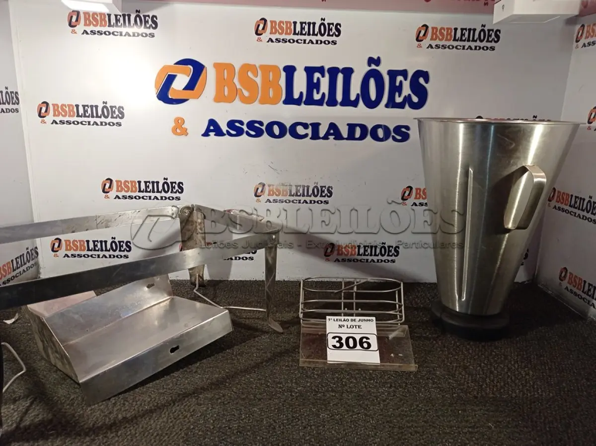 LOTE 306 - 01 COPO PARA LIQUIDIFICADOR INDUSTRIAL E PEÇAS AVULSAS EM INOX. (NO ESTADO) ATENÇÃO! FAZER A VISITAÇÃO ANTES DE ARREMATAR, NÃO SABEMOS SE FUNCIONA. LEILÃO NÃO TEM GARANTIA E NEM DEVOLUÇÃO, SUJEITO A POSSÍVEIS AVARIAS VISÍVEIS/OCULTAS E/OU AUSÊNCIA DE COMPONENTES.