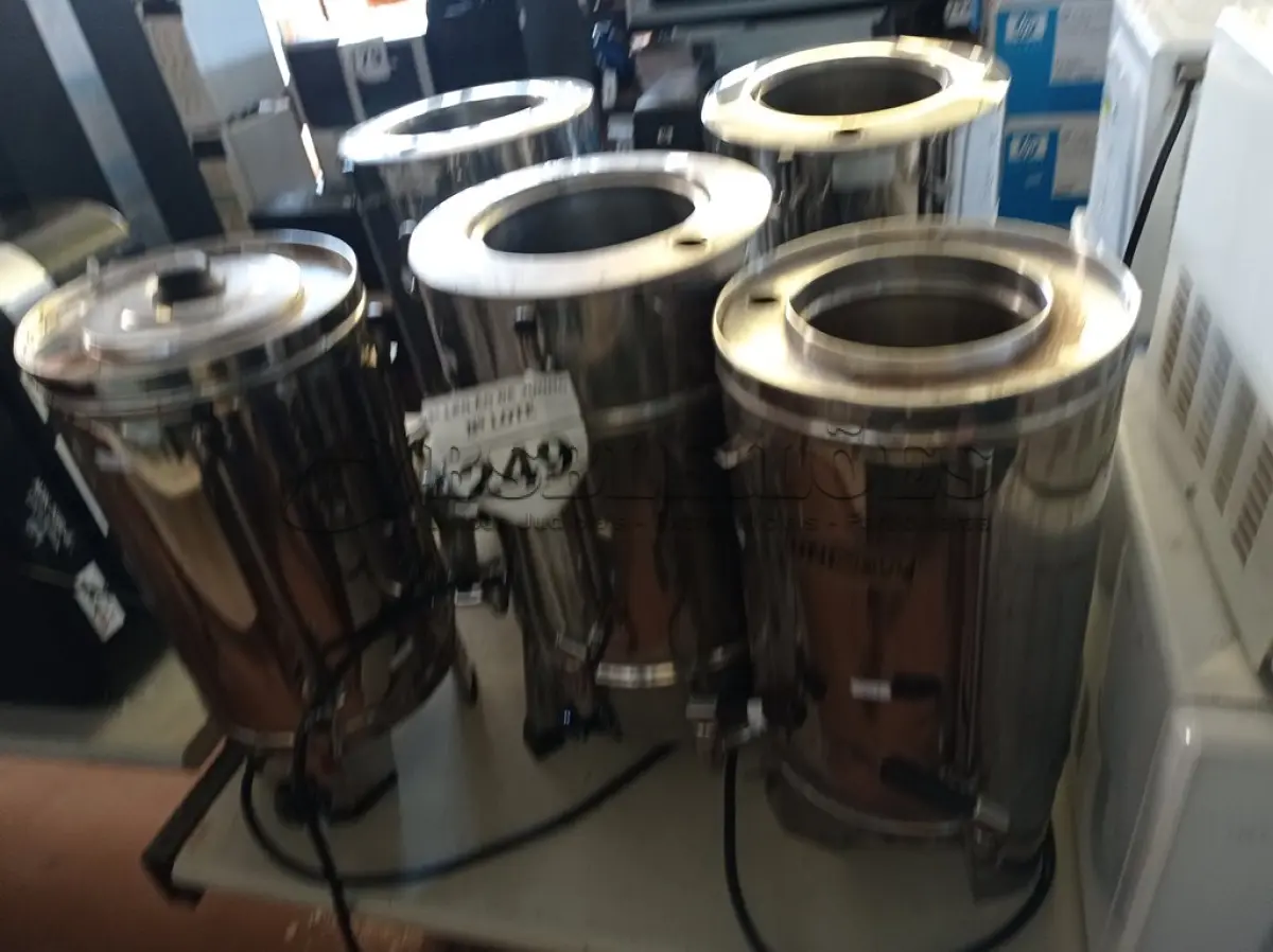 LOTE 249 - 05 CAFETEIRAS EM INOX COM AVARIAS. (NO ESTADO) ATENÇÃO! FAZER A VISITAÇÃO ANTES DE ARREMATAR, NÃO SABEMOS SE FUNCIONA. LEILÃO NÃO TEM GARANTIA E NEM DEVOLUÇÃO, SUJEITO A POSSÍVEIS AVARIAS VISÍVEIS/OCULTAS E/OU AUSÊNCIA DE COMPONENTES.