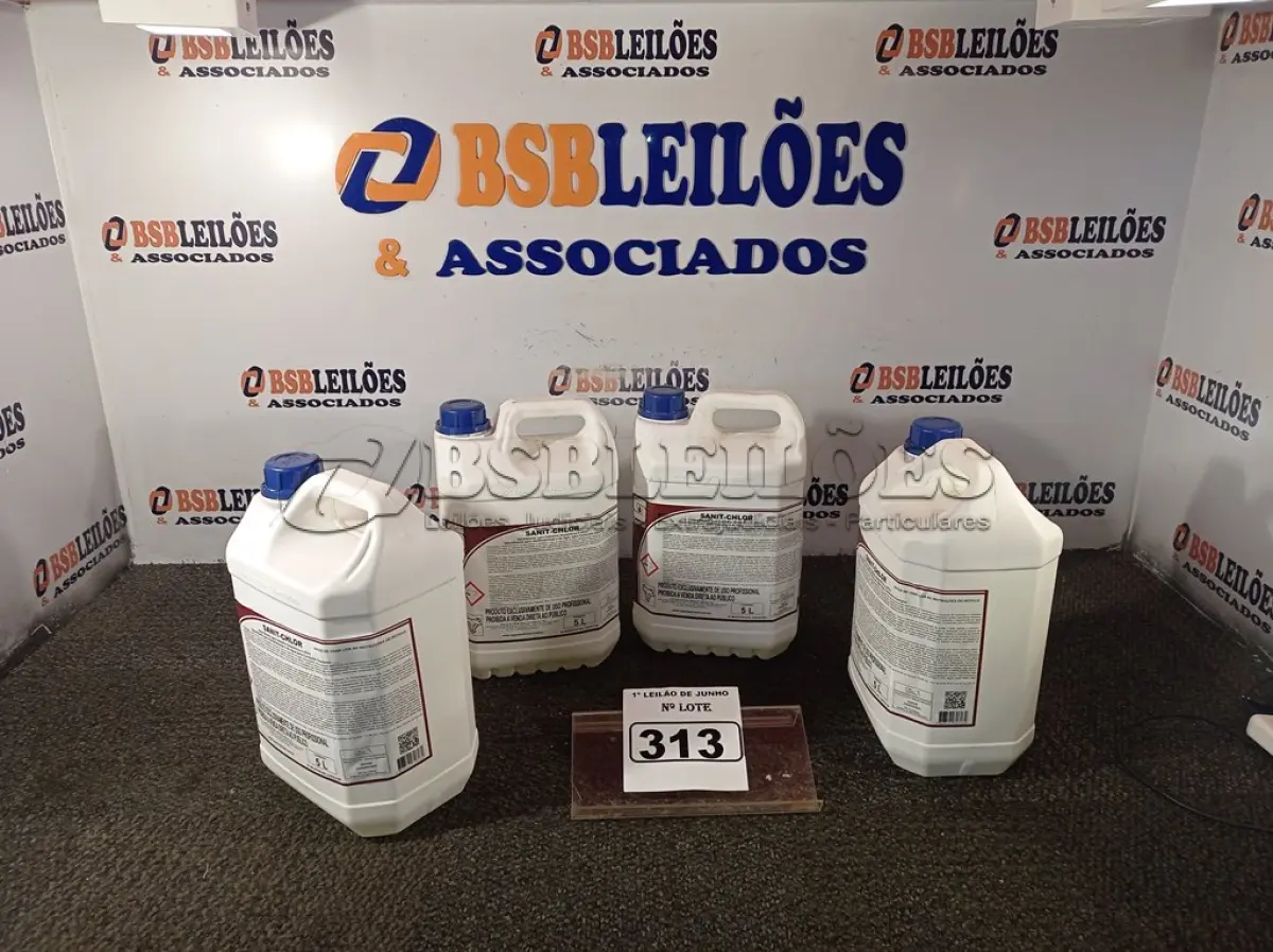 LOTE 313 - 04 GALÕES DE DESINFETANTE PARA INDÚSTRIA ALIMENTÍCIA E AFINS, EXCLUSIVAMENTE PARA USO PROFISSIONAL. CADA GALÃO CONTÉM 5 LITROS. (NO ESTADO) ATENÇÃO! FAZER A VISITAÇÃO ANTES DE ARREMATAR, NÃO SABEMOS SE FUNCIONA. LEILÃO NÃO TEM GARANTIA E NEM DEVOLUÇÃO, SUJEITO A POSSÍVEIS AVARIAS VISÍVEIS/OCULTAS E/OU AUSÊNCIA DE COMPONENTES.