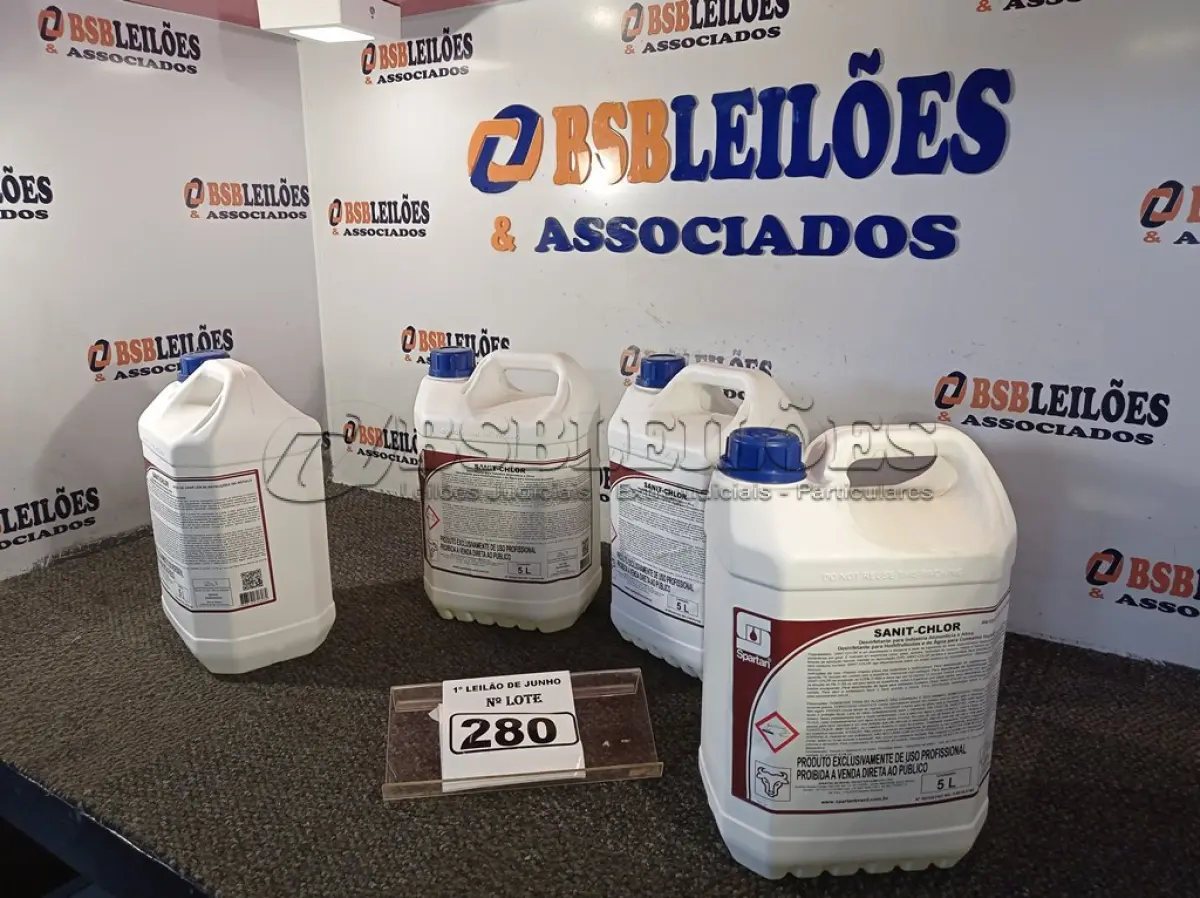 LOTE 280 - 04 GALÕES DE DESINFETANTE PARA INDÚSTRIA ALIMENTÍCIA E AFINS, EXCLUSIVAMENTE PARA USO PROFISSIONAL. CADA GALÃO CONTÉM 5 LITROS. (NO ESTADO) ATENÇÃO! FAZER A VISITAÇÃO ANTES DE ARREMATAR, NÃO SABEMOS SE FUNCIONA. LEILÃO NÃO TEM GARANTIA E NEM DEVOLUÇÃO, SUJEITO A POSSÍVEIS AVARIAS VISÍVEIS/OCULTAS E/OU AUSÊNCIA DE COMPONENTES.