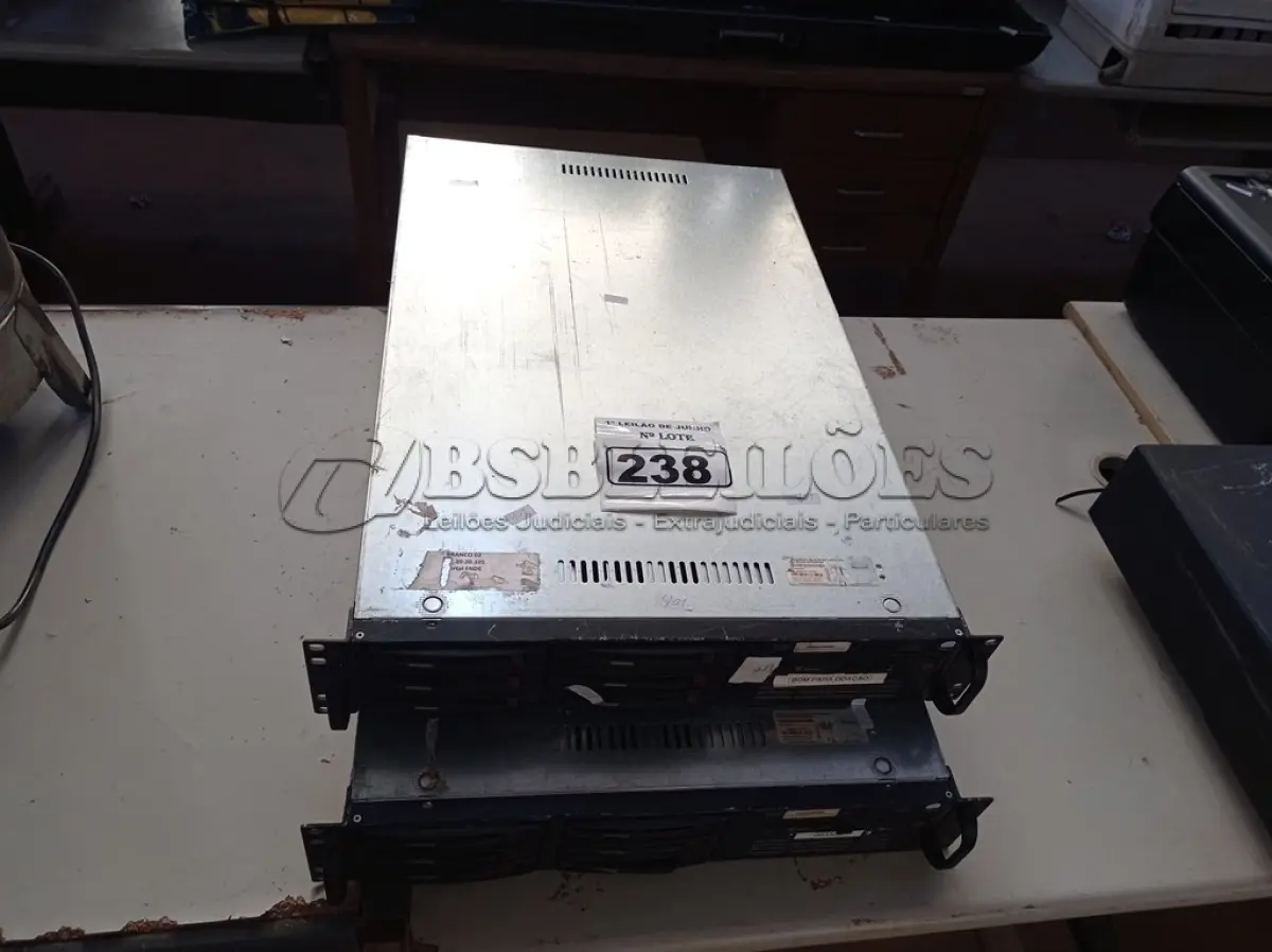 LOTE 238 - 02 SERVIDORES MARCA ITAUTEC. (NO ESTADO) ATENÇÃO! FAZER A VISITAÇÃO ANTES DE ARREMATAR, NÃO SABEMOS SE FUNCIONA. LEILÃO NÃO TEM GARANTIA E NEM DEVOLUÇÃO, SUJEITO A POSSÍVEIS AVARIAS VISÍVEIS/OCULTAS E/OU AUSÊNCIA DE COMPONENTES.