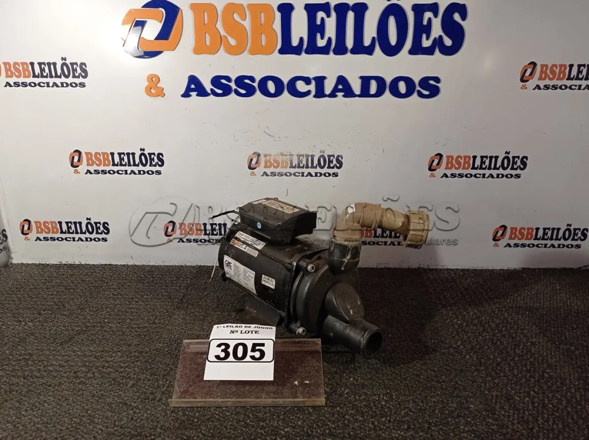 LOTE 305 - 01 MOTOBOMBA 220V. (NO ESTADO) ATENÇÃO! FAZER A VISITAÇÃO ANTES DE ARREMATAR, NÃO SABEMOS SE FUNCIONA. LEILÃO NÃO TEM GARANTIA E NEM DEVOLUÇÃO, SUJEITO A POSSÍVEIS AVARIAS VISÍVEIS/OCULTAS E/OU AUSÊNCIA DE COMPONENTES.