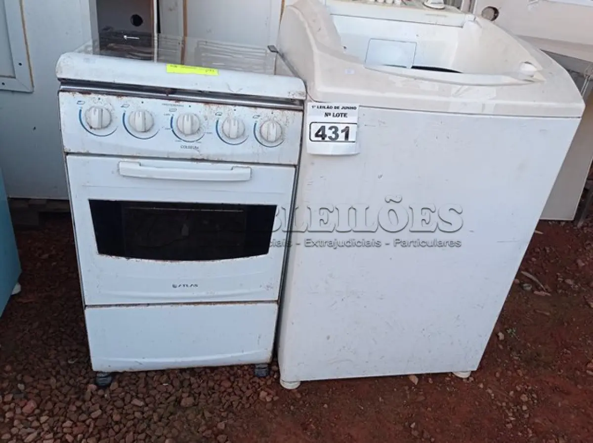 LOTE 431 - 01 FOGÃO 04 BOCAS E 01 MÁQUINA DE LAVAR PARA RETIRADA DE PEÇAS. (NO ESTADO) ATENÇÃO! FAZER A VISITAÇÃO ANTES DE ARREMATAR, NÃO SABEMOS SE FUNCIONA. LEILÃO NÃO TEM GARANTIA E NEM DEVOLUÇÃO, SUJEITO A POSSÍVEIS AVARIAS VISÍVEIS/OCULTAS E/OU AUSÊNCIA DE COMPONENTES.
