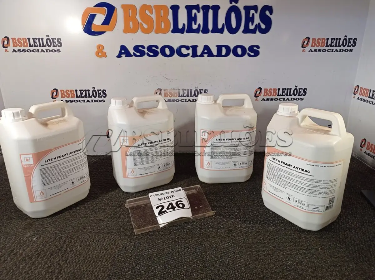 LOTE 246 - 04 GALÕES DE ESPUMA HIGIENIZADORA PARA ANTISSEPSIA INSTANTÂNEA DAS MÃOS COM 05 LITROS CADA GALÃO. (NO ESTADO) ATENÇÃO! FAZER A VISITAÇÃO ANTES DE ARREMATAR, NÃO SABEMOS SE FUNCIONA. LEILÃO NÃO TEM GARANTIA E NEM DEVOLUÇÃO, SUJEITO A POSSÍVEIS AVARIAS VISÍVEIS/OCULTAS E/OU AUSÊNCIA DE COMPONENTES.