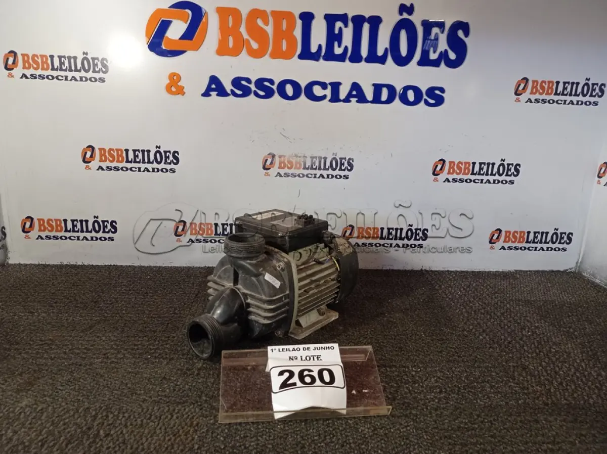 LOTE 260 - 01 MOTO BOMBA 220V. (NO ESTADO) ATENÇÃO! FAZER A VISITAÇÃO ANTES DE ARREMATAR, NÃO SABEMOS SE FUNCIONA. LEILÃO NÃO TEM GARANTIA E NEM DEVOLUÇÃO, SUJEITO A POSSÍVEIS AVARIAS VISÍVEIS/OCULTAS E/OU AUSÊNCIA DE COMPONENTES.