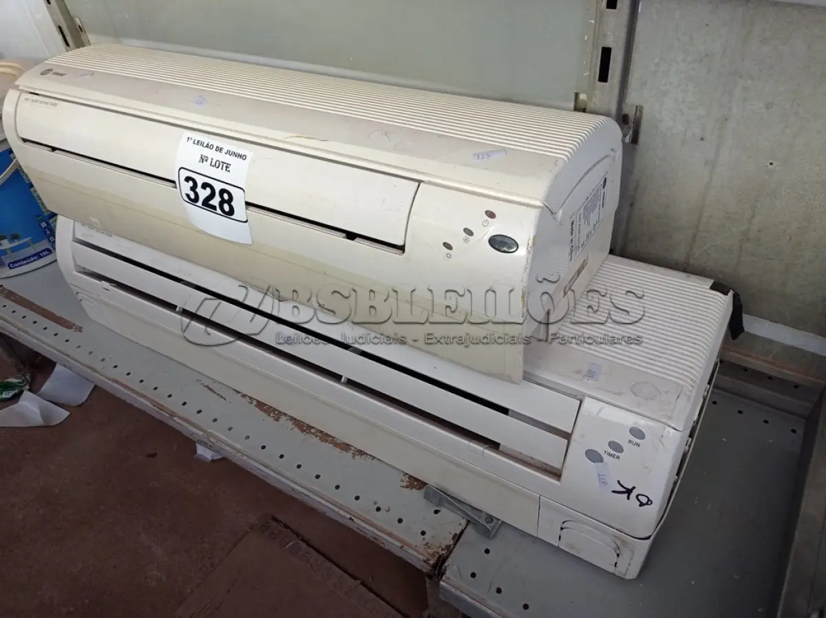 LOTE 328 - 02 EVAPORADORAS MARCA TRANE. (NO ESTADO) ATENÇÃO! FAZER A VISITAÇÃO ANTES DE ARREMATAR, NÃO SABEMOS SE FUNCIONA. LEILÃO NÃO TEM GARANTIA E NEM DEVOLUÇÃO, SUJEITO A POSSÍVEIS AVARIAS VISÍVEIS/OCULTAS E/OU AUSÊNCIA DE COMPONENTES.