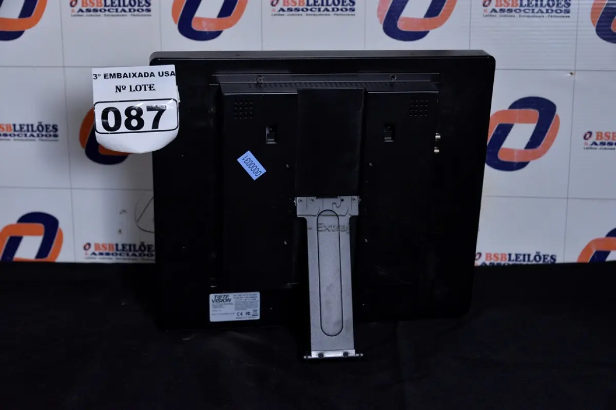 LOTE 087 - 01 MONITOR TV LED 19’’ SEM PÉ MARCA TOTEVIISON COM A TELA TRINCADA. (NO ESTADO) 0000031