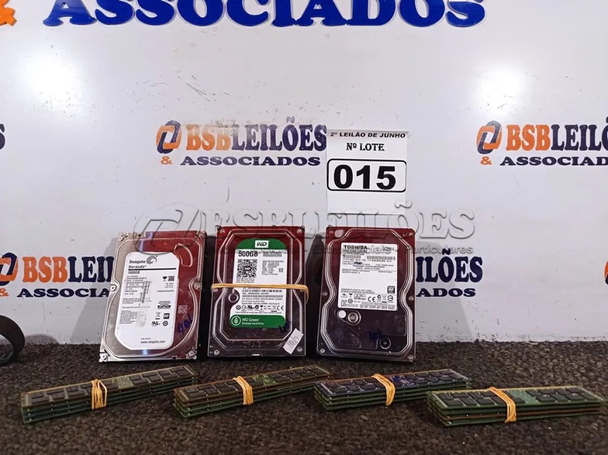 LOTE 015 - 01 LOTE COM 03 HDS, SENDO 02 DE 500GB E 01 1TB E 16 PENTS DE MEMÓRIA DDR3 PARA SERVIDOR COM 8GB CADA. (NO ESTADO) ATENÇÃO! FAZER A VISITAÇÃO ANTES DE ARREMATAR, NÃO SABEMOS SE FUNCIONA. LEILÃO NÃO TEM GARANTIA E NEM DEVOLUÇÃO, SUJEITO A POSSÍVEIS AVARIAS VISÍVEIS/OCULTAS E/OU AUSÊNCIA DE COMPONENTES.