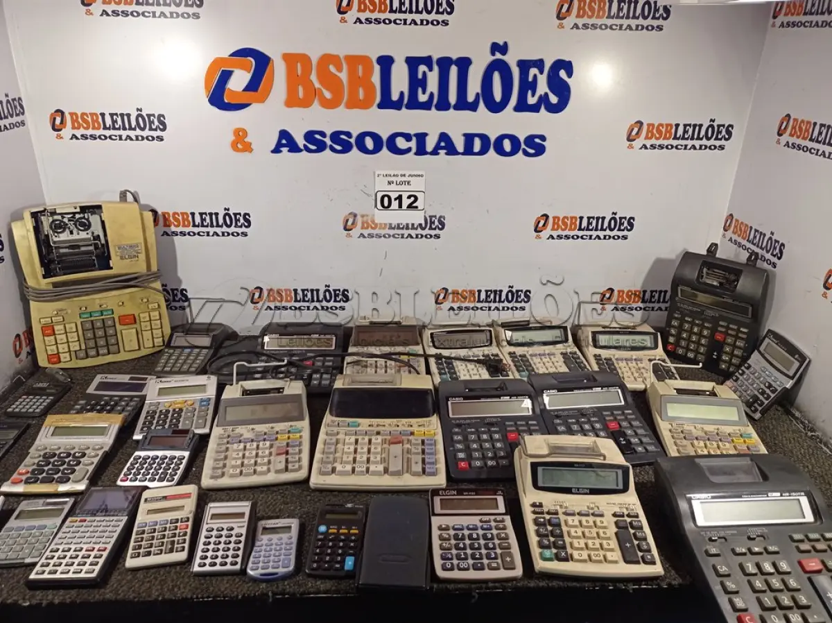 LOTE 012 - 01 LOTE COM CALCULADORES. (NO ESTADO) ATENÇÃO! FAZER A VISITAÇÃO ANTES DE ARREMATAR, NÃO SABEMOS SE FUNCIONA. LEILÃO NÃO TEM GARANTIA E NEM DEVOLUÇÃO, SUJEITO A POSSÍVEIS AVARIAS VISÍVEIS/OCULTAS E/OU AUSÊNCIA DE COMPONENTES.