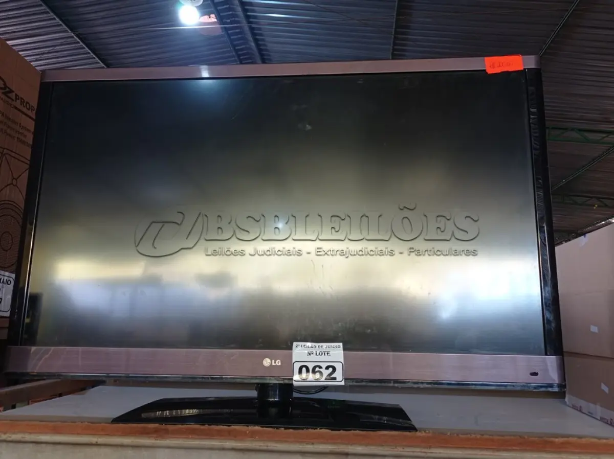 LOTE 062 - 01 TV 47’’ MARCA LG COM AVARIAS. (NO ESTADO) ATENÇÃO! FAZER A VISITAÇÃO ANTES DE ARREMATAR, NÃO SABEMOS SE FUNCIONA. LEILÃO NÃO TEM GARANTIA E NEM DEVOLUÇÃO, SUJEITO A POSSÍVEIS AVARIAS VISÍVEIS/OCULTAS E/OU AUSÊNCIA DE COMPONENTES.