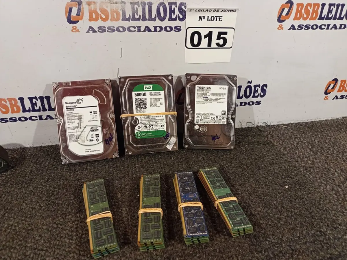 LOTE 015 - 01 LOTE COM 03 HDS, SENDO 02 DE 500GB E 01 1TB E 16 PENTS DE MEMÓRIA DDR3 PARA SERVIDOR COM 8GB CADA. (NO ESTADO) ATENÇÃO! FAZER A VISITAÇÃO ANTES DE ARREMATAR, NÃO SABEMOS SE FUNCIONA. LEILÃO NÃO TEM GARANTIA E NEM DEVOLUÇÃO, SUJEITO A POSSÍVEIS AVARIAS VISÍVEIS/OCULTAS E/OU AUSÊNCIA DE COMPONENTES.