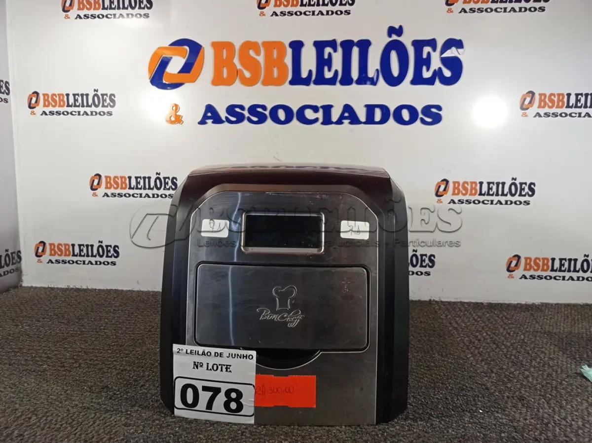 LOTE 078 - 01 MÁQUINA DE GELO BOM CHEFF. (NO ESTADO) ATENÇÃO! FAZER A VISITAÇÃO ANTES DE ARREMATAR, NÃO SABEMOS SE FUNCIONA. LEILÃO NÃO TEM GARANTIA E NEM DEVOLUÇÃO, SUJEITO A POSSÍVEIS AVARIAS VISÍVEIS/OCULTAS E/OU AUSÊNCIA DE COMPONENTES.