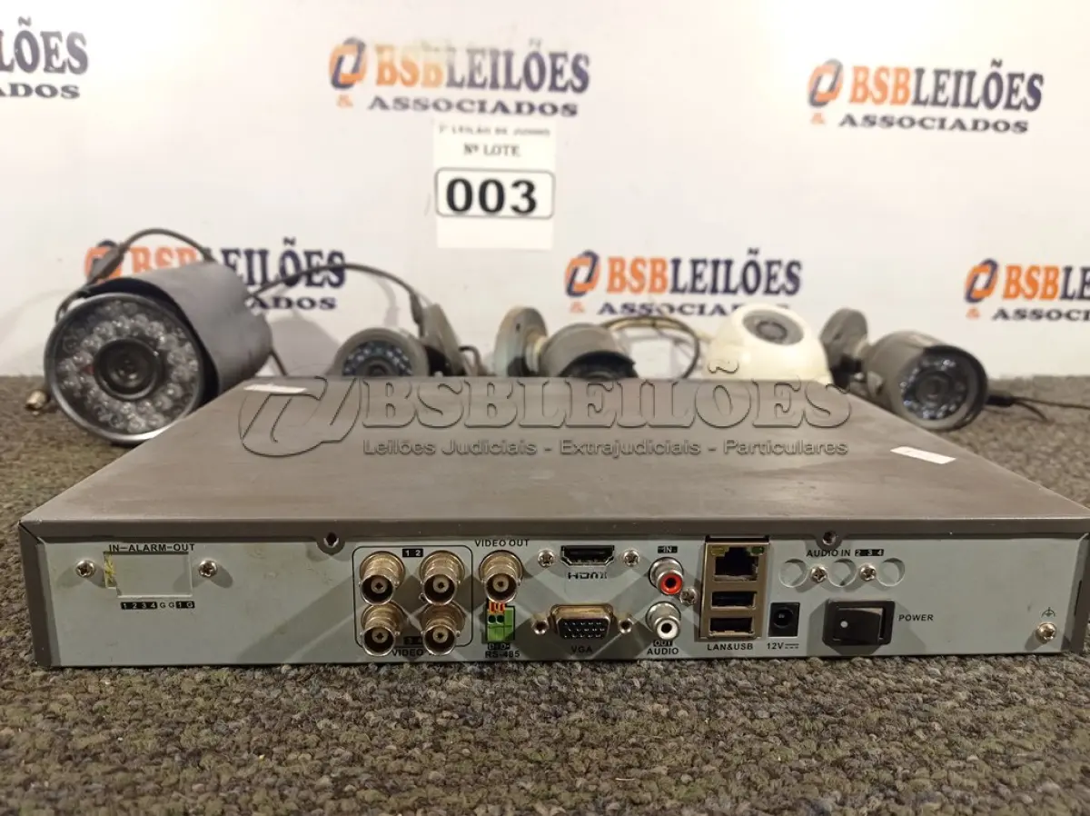 LOTE 003 - 01 SISTEMA DE CÂMERA DVR TECVOZ COM 05 CÂMERAS. (NO ESTADO) ATENÇÃO! FAZER A VISITAÇÃO ANTES DE ARREMATAR, NÃO SABEMOS SE FUNCIONA. LEILÃO NÃO TEM GARANTIA E NEM DEVOLUÇÃO, SUJEITO A POSSÍVEIS AVARIAS VISÍVEIS/OCULTAS E/OU AUSÊNCIA DE COMPONENTES.