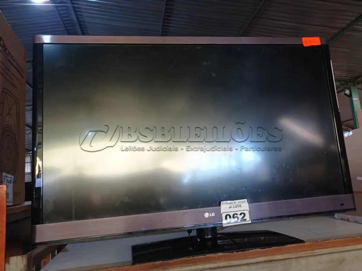 LOTE 062 - 01 TV 47’’ MARCA LG COM AVARIAS. (NO ESTADO) ATENÇÃO! FAZER A VISITAÇÃO ANTES DE ARREMATAR, NÃO SABEMOS SE FUNCIONA. LEILÃO NÃO TEM GARANTIA E NEM DEVOLUÇÃO, SUJEITO A POSSÍVEIS AVARIAS VISÍVEIS/OCULTAS E/OU AUSÊNCIA DE COMPONENTES.