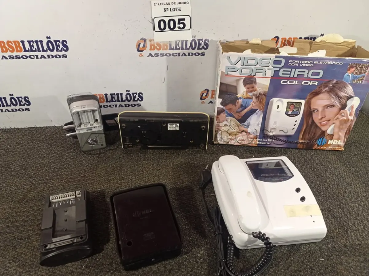 LOTE 005 - 01 LOTE COM 04 APARELHOS DE INTERFONE, SENDO 02 DE VÍDEO E 02 DE VOZ COM AVARIAS E 1 FECHADURA DIGITAL MARCA INTELBRAS FR 201. (NO ESTADO) ATENÇÃO! FAZER A VISITAÇÃO ANTES DE ARREMATAR, NÃO SABEMOS SE FUNCIONA. LEILÃO NÃO TEM GARANTIA E NEM DEVOLUÇÃO, SUJEITO A POSSÍVEIS AVARIAS VISÍVEIS/OCULTAS E/OU AUSÊNCIA DE COMPONENTES.