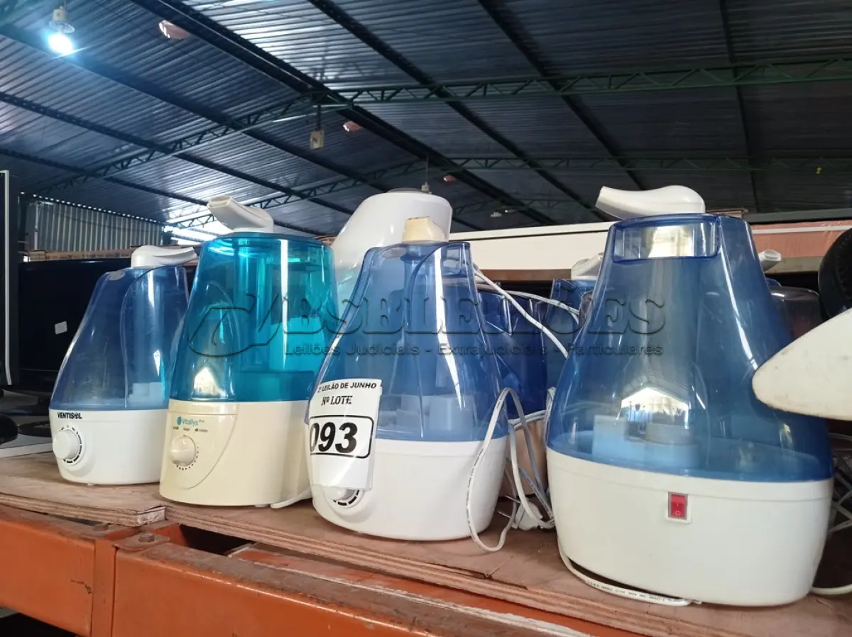 LOTE 093 - 01 LOTE COM APROXIMADAMENTE 11 UMIDIFICADORES DE AR. (NO ESTADO) ATENÇÃO! FAZER A VISITAÇÃO ANTES DE ARREMATAR, NÃO SABEMOS SE FUNCIONA. LEILÃO NÃO TEM GARANTIA E NEM DEVOLUÇÃO, SUJEITO A POSSÍVEIS AVARIAS VISÍVEIS/OCULTAS E/OU AUSÊNCIA DE COMPONENTES.
