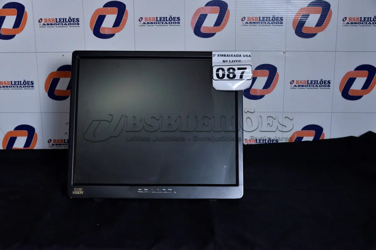 LOTE 087 - 01 MONITOR TV LED 19’’ SEM PÉ MARCA TOTEVIISON COM A TELA TRINCADA. (NO ESTADO) 0000031