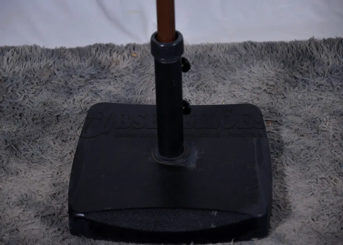 LOTE 022 - 01 OMBRELONE COMPLETO COM CABO PARA ILUMINAÇÃO LED. (NO ESTADO) BH1540K