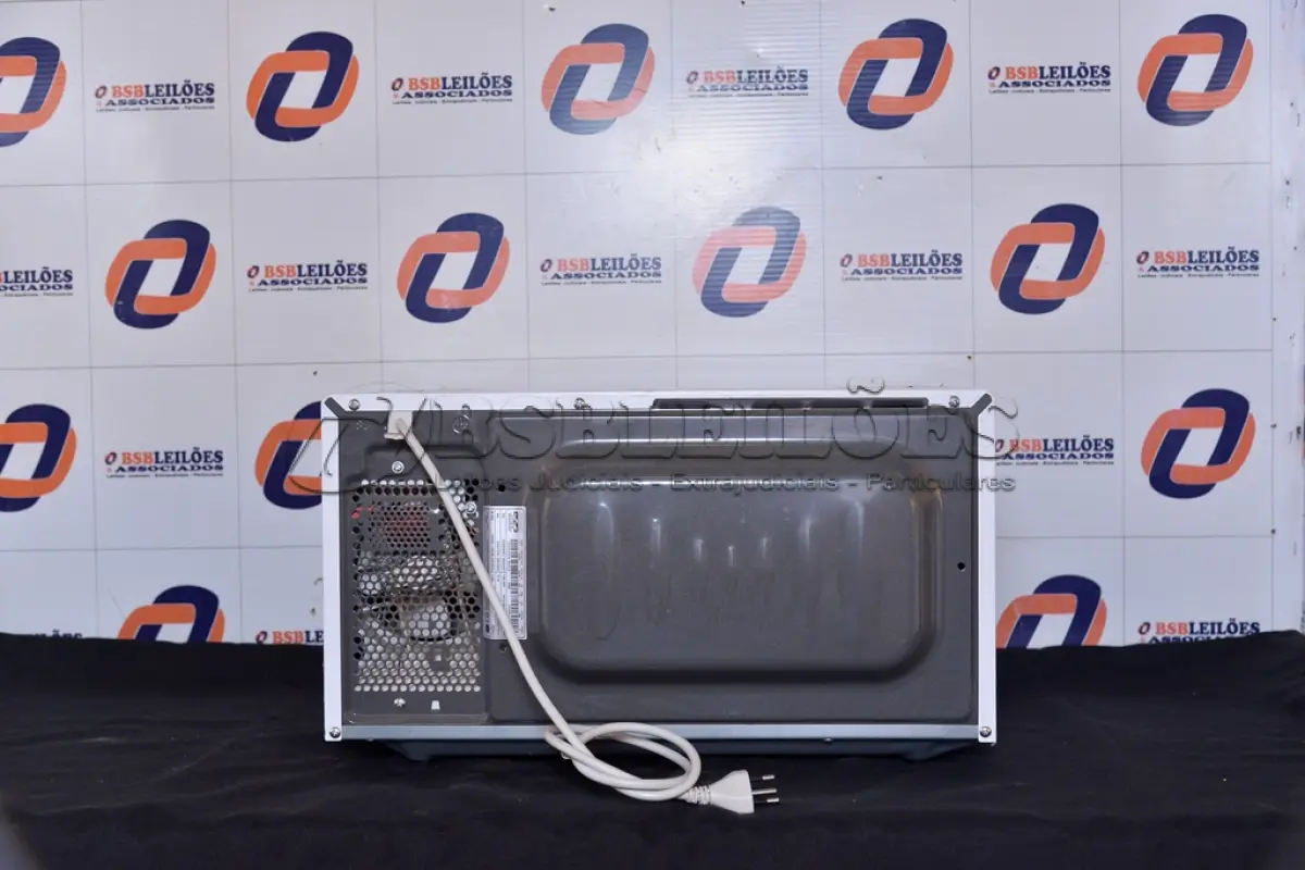 LOTE 028 - 01 FORNO MICRO-ONDAS 30L MARCA LG 220V. (OVEN, MICROWAVE) (NO ESTADO) BF8676P