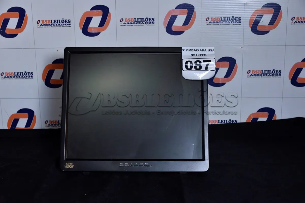 LOTE 087 - 01 MONITOR TV LED 19’’ SEM PÉ MARCA TOTEVIISON COM A TELA TRINCADA. (NO ESTADO) 0000031