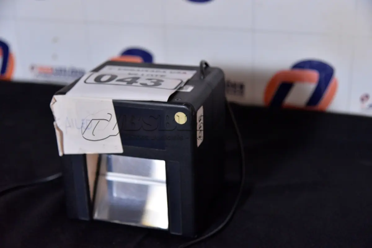LOTE 043 - 01 SCANNER DE LEITURA DIGITAL USB. (OPTICAL DIGITAL SCANNER) AV9705F (NO ESTADO)