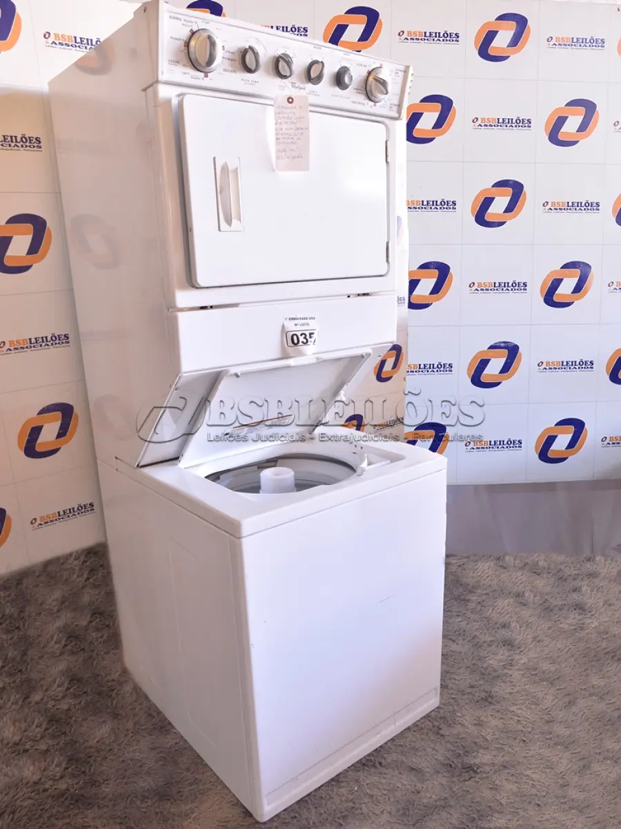 LOTE 035 - 01 MÁQUINA LAVA E SECA MARCA WHIRIPOOL 110V COM AVARIAS NA PORTA DA SECADORA. (WASHER/DRYER COMBINATION) (NO ESTADO) AV9637W