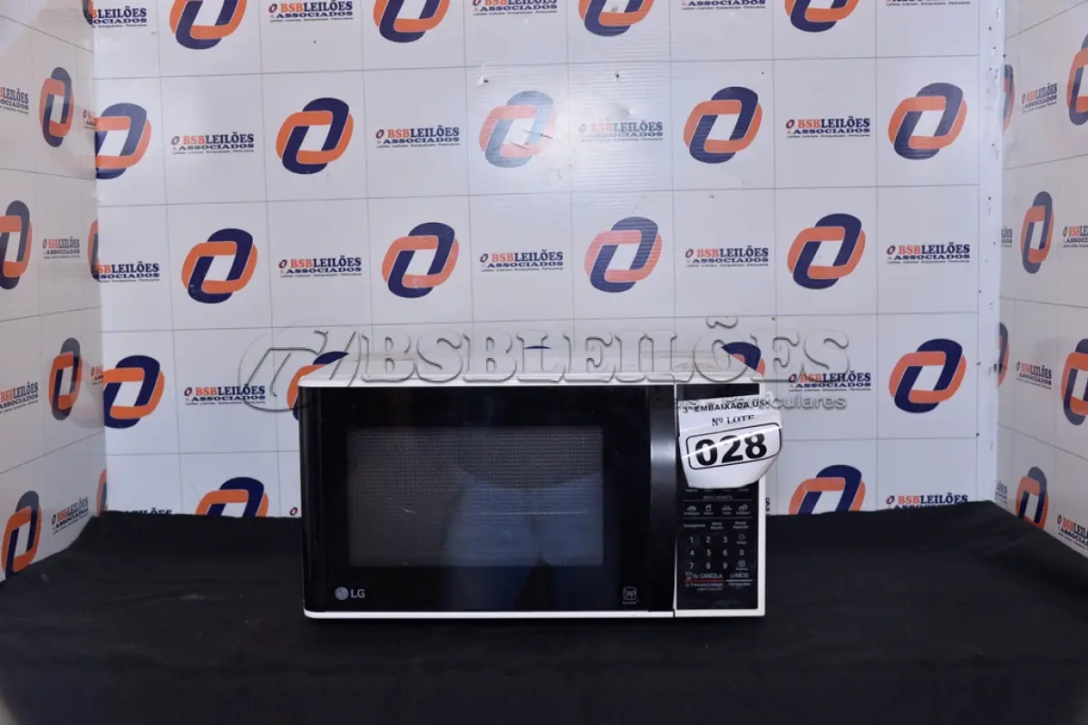 LOTE 028 - 01 FORNO MICRO-ONDAS 30L MARCA LG 220V. (OVEN, MICROWAVE) (NO ESTADO) BF8676P