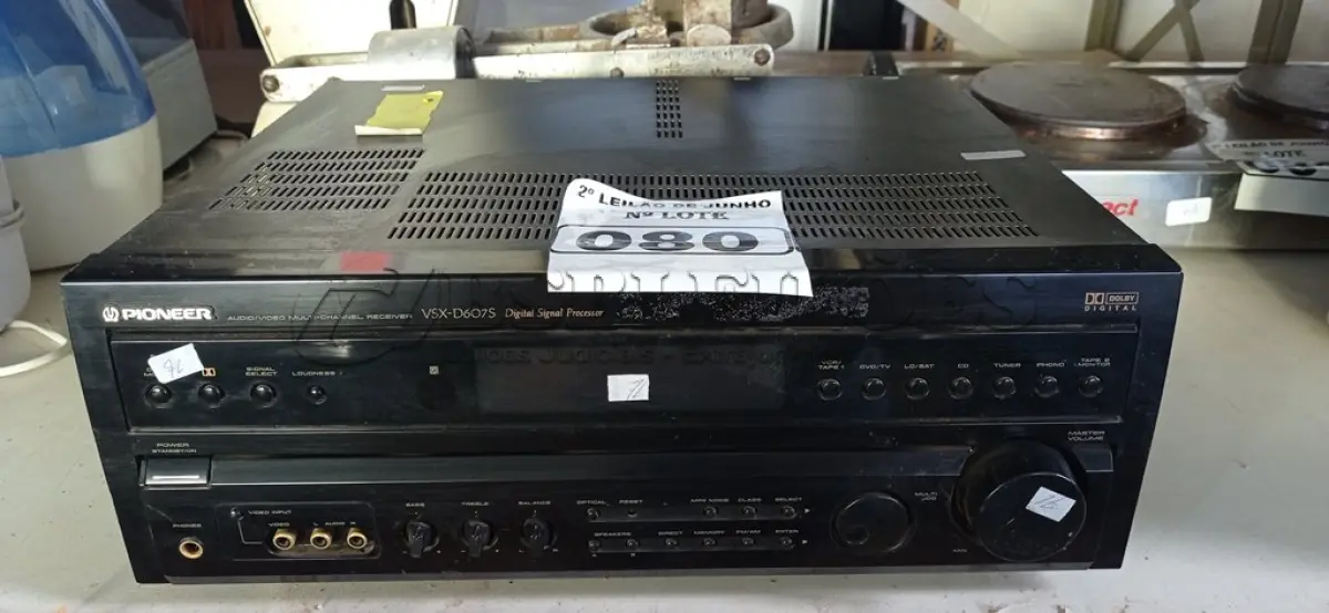 LOTE 080 - 01 RECEIVER MODELO VSX- D607S. (NO ESTADO) ATENÇÃO! FAZER A VISITAÇÃO ANTES DE ARREMATAR, NÃO SABEMOS SE FUNCIONA. LEILÃO NÃO TEM GARANTIA E NEM DEVOLUÇÃO, SUJEITO A POSSÍVEIS AVARIAS VISÍVEIS/OCULTAS E/OU AUSÊNCIA DE COMPONENTES.