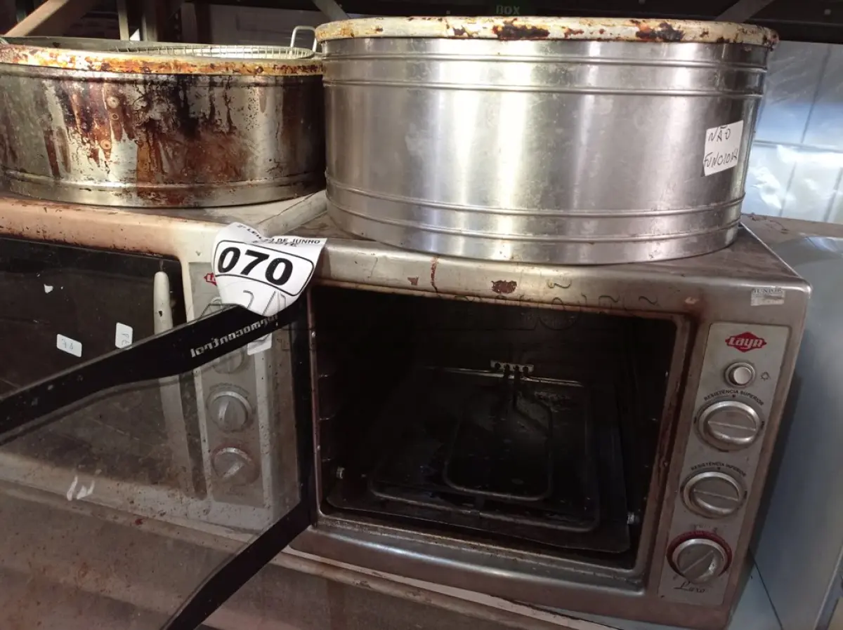 LOTE 070 - 02 FORNOS E 02 FRITADEIRAS PARA RETIRADA DE PEÇAS. (NO ESTADO) ATENÇÃO! FAZER A VISITAÇÃO ANTES DE ARREMATAR, NÃO SABEMOS SE FUNCIONA. LEILÃO NÃO TEM GARANTIA E NEM DEVOLUÇÃO, SUJEITO A POSSÍVEIS AVARIAS VISÍVEIS/OCULTAS E/OU AUSÊNCIA DE COMPONENTES.