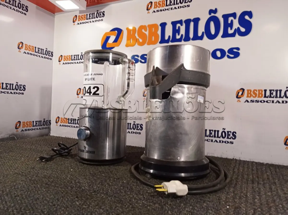 LOTE 042 - 01 ESPREMEDOR DE LARANJA INCOMPLETO E 01 LIQUIDIFICADOR INCOMPLETO, AMBOS LIGANDO. (NO ESTADO) ATENÇÃO! FAZER A VISITAÇÃO ANTES DE ARREMATAR, NÃO SABEMOS SE FUNCIONA. LEILÃO NÃO TEM GARANTIA E NEM DEVOLUÇÃO, SUJEITO A POSSÍVEIS AVARIAS VISÍVEIS/OCULTAS E/OU AUSÊNCIA DE COMPONENTES.