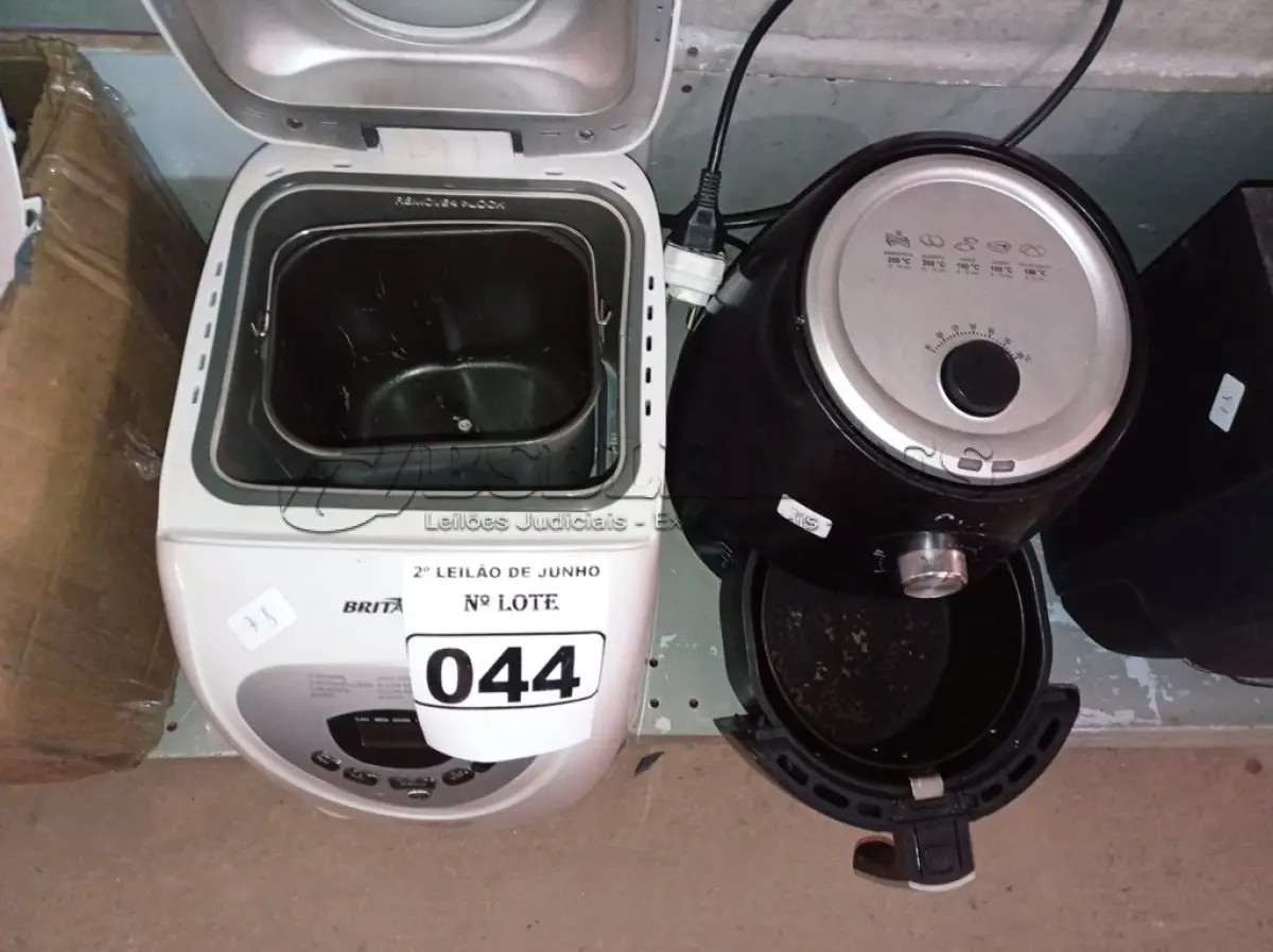 LOTE 044 - 01 PANIFICADORA MULTI PANE 220V MARCA BRITÂNIA 01 AIR FRYE 127V SEM MARCA APARENTE. (NO ESTADO) ATENÇÃO! FAZER A VISITAÇÃO ANTES DE ARREMATAR, NÃO SABEMOS SE FUNCIONA. LEILÃO NÃO TEM GARANTIA E NEM DEVOLUÇÃO, SUJEITO A POSSÍVEIS AVARIAS VISÍVEIS/OCULTAS E/OU AUSÊNCIA DE COMPONENTES.