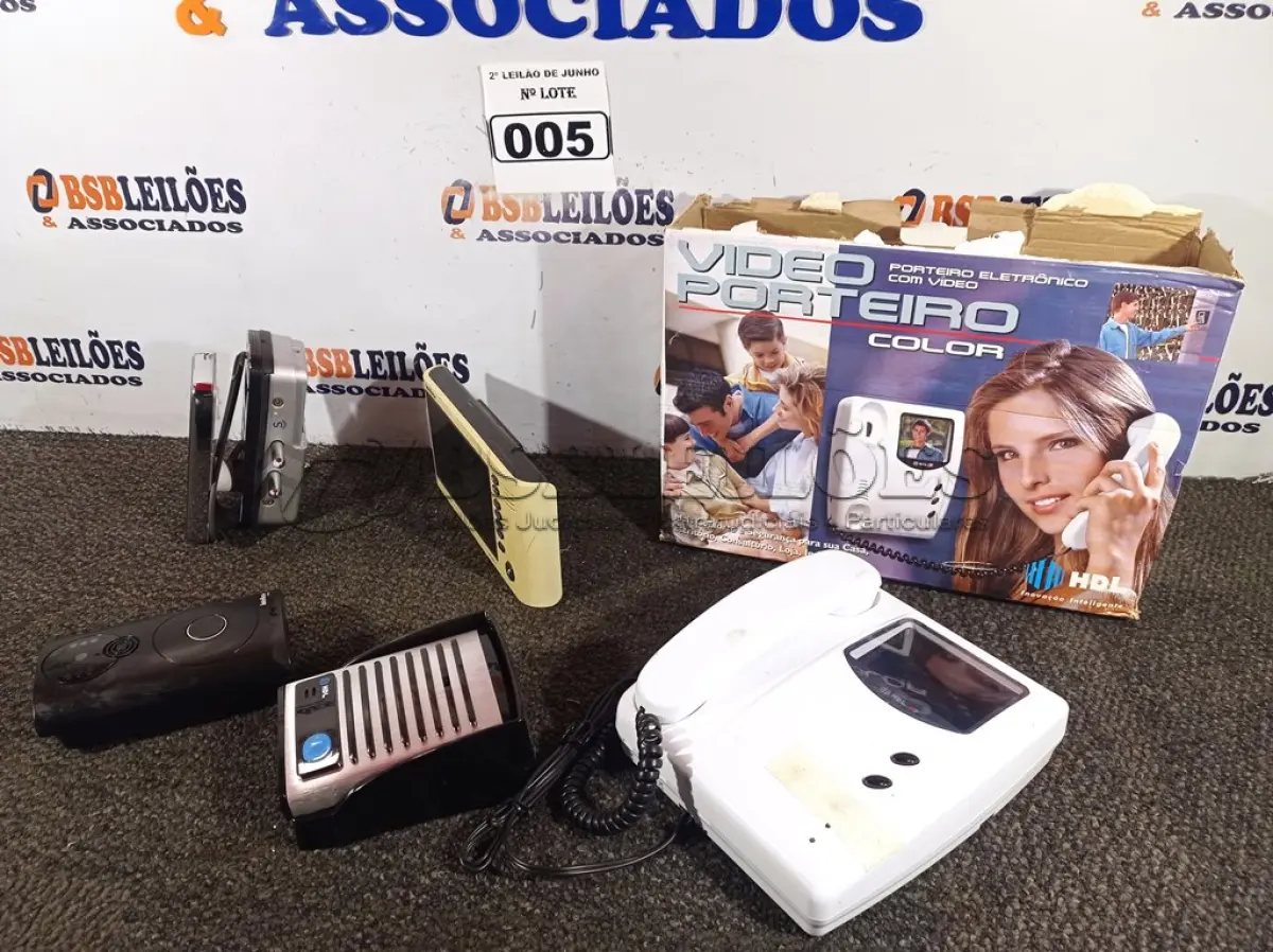 LOTE 005 - 01 LOTE COM 04 APARELHOS DE INTERFONE, SENDO 02 DE VÍDEO E 02 DE VOZ COM AVARIAS E 1 FECHADURA DIGITAL MARCA INTELBRAS FR 201. (NO ESTADO) ATENÇÃO! FAZER A VISITAÇÃO ANTES DE ARREMATAR, NÃO SABEMOS SE FUNCIONA. LEILÃO NÃO TEM GARANTIA E NEM DEVOLUÇÃO, SUJEITO A POSSÍVEIS AVARIAS VISÍVEIS/OCULTAS E/OU AUSÊNCIA DE COMPONENTES.