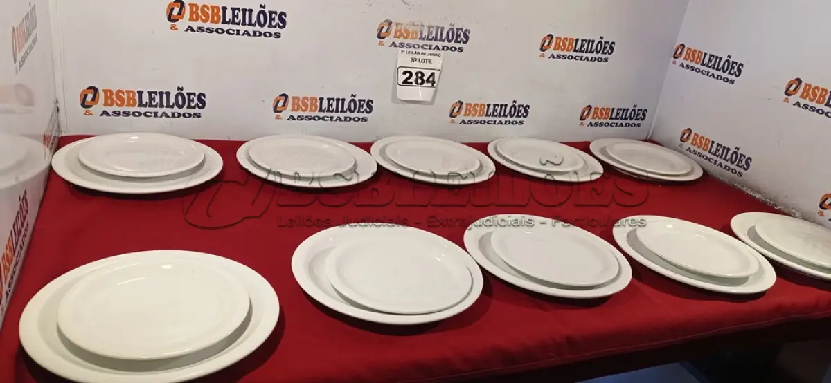 LOTE 284 - 10 PRATOS RASOS E 10 PRATOS DE SOBREMESA. (NO ESTADO) ATENÇÃO! FAZER A VISITAÇÃO ANTES DE ARREMATAR, NÃO SABEMOS SE FUNCIONA. LEILÃO NÃO TEM GARANTIA E NEM DEVOLUÇÃO, SUJEITO A POSSÍVEIS AVARIAS VISÍVEIS/OCULTAS E/OU AUSÊNCIA DE COMPONENTES.
