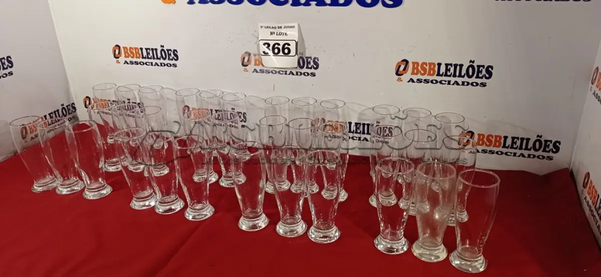 LOTE 366 - 35 TULIPAS. ACOMPANHA CAIXA EM MDF. (NO ESTADO) ATENÇÃO! FAZER A VISITAÇÃO ANTES DE ARREMATAR, NÃO SABEMOS SE FUNCIONA. LEILÃO NÃO TEM GARANTIA E NEM DEVOLUÇÃO, SUJEITO A POSSÍVEIS AVARIAS VISÍVEIS/OCULTAS E/OU AUSÊNCIA DE COMPONENTES.